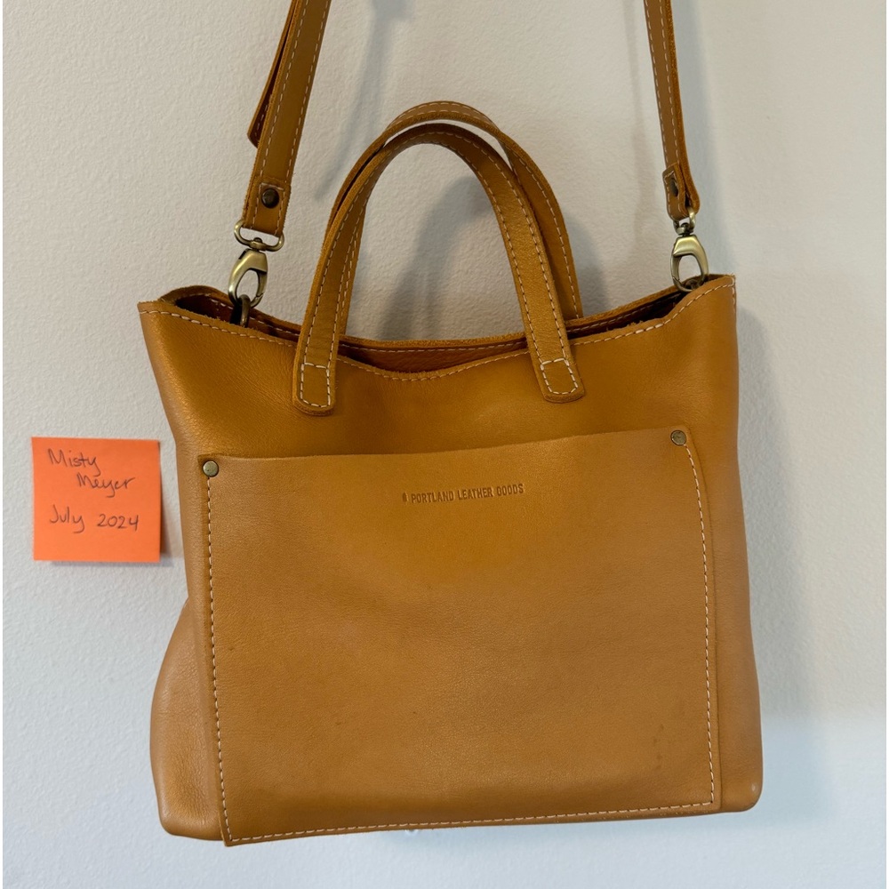 Portland Leather Goods Medium Zippered Crossbody Tote in color Honeycomb
